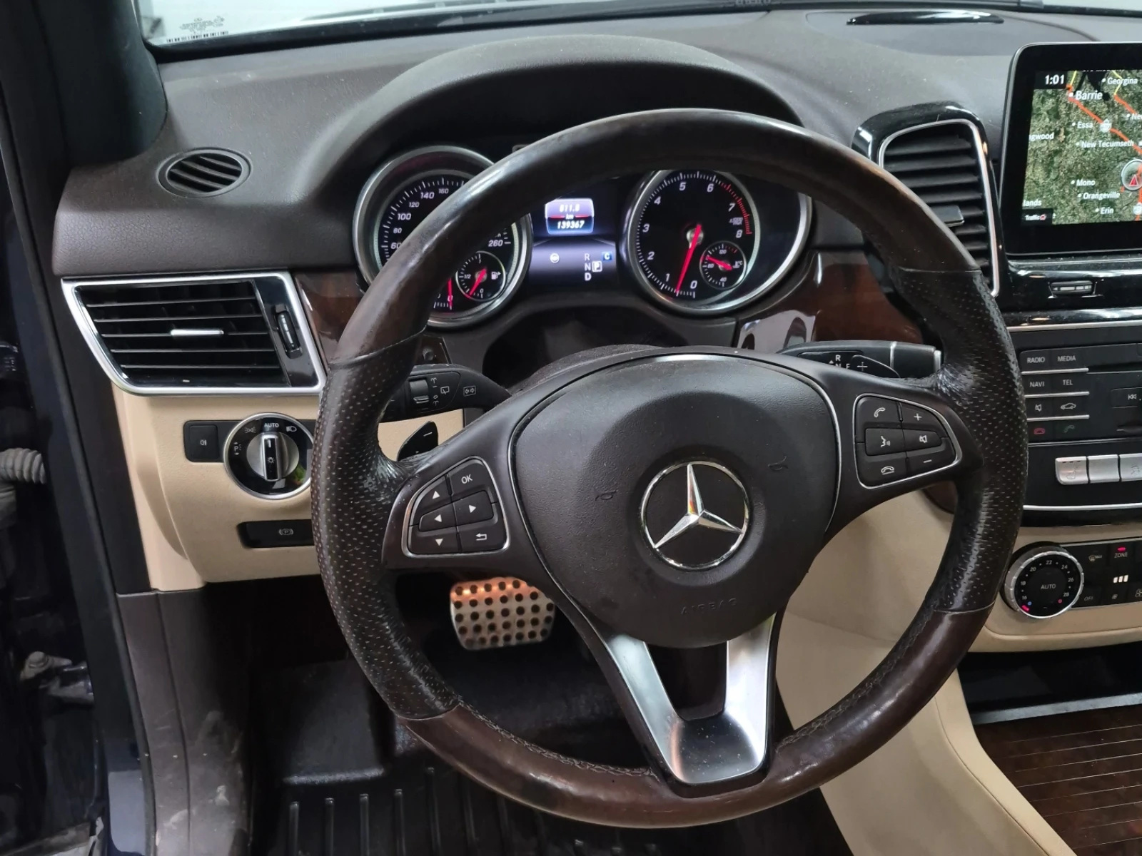 Mercedes-Benz GLE 400 2 КЛЮЧА * СЕРВИЗНА ИСТ * ПАНОРАМА * CARFAX, снимка 11 - Автомобили и джипове - 54878689