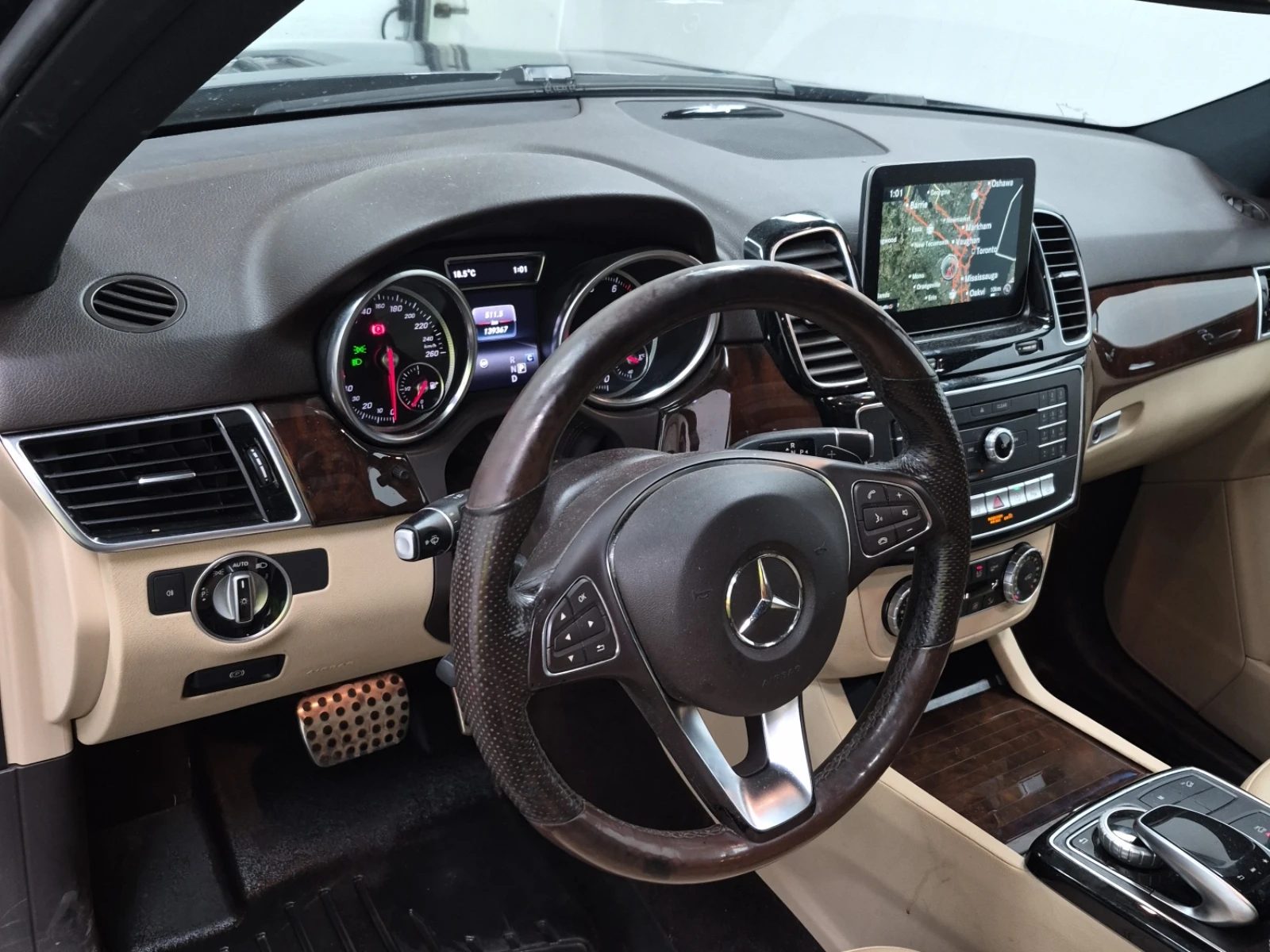 Mercedes-Benz GLE 400 2 КЛЮЧА * СЕРВИЗНА ИСТ * ПАНОРАМА * CARFAX, снимка 12 - Автомобили и джипове - 54878689