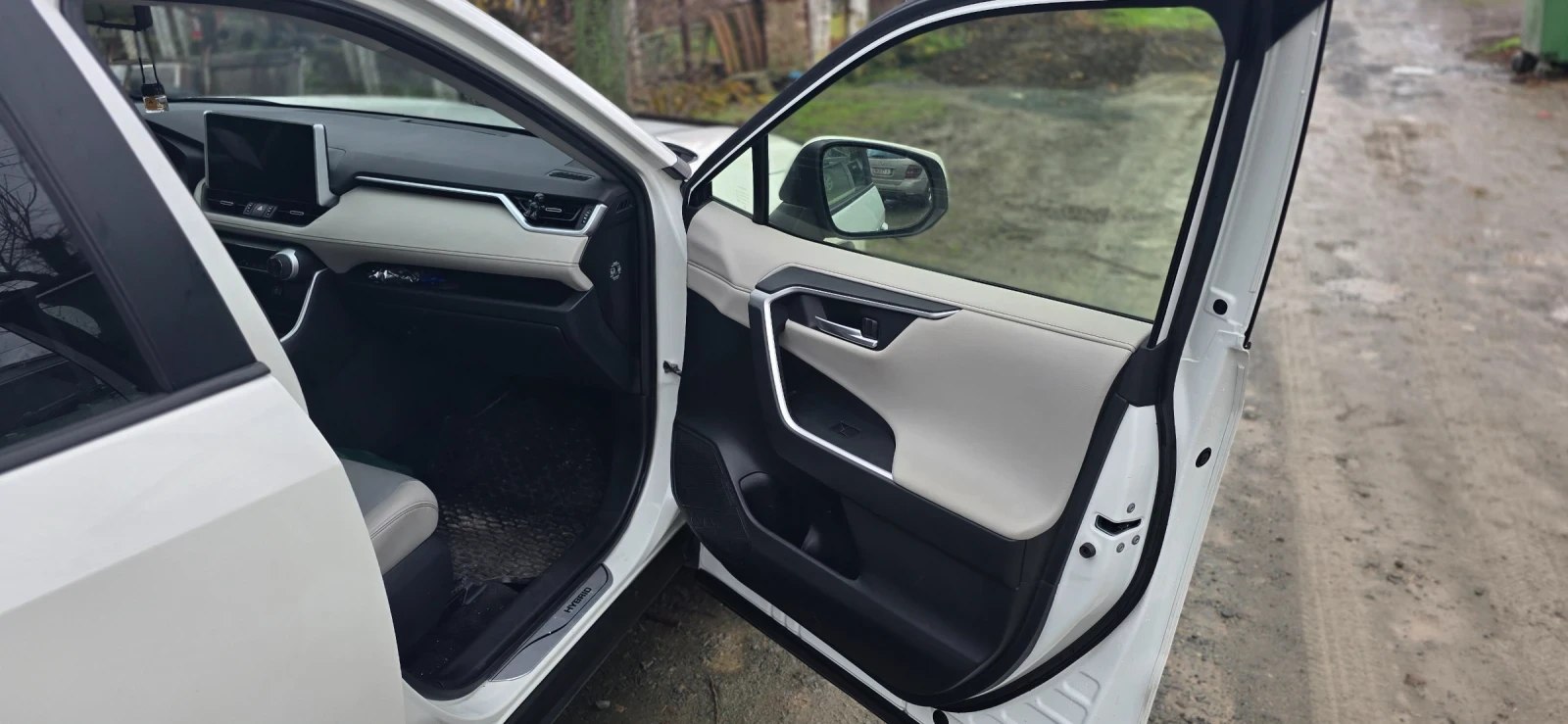 Toyota Rav4 Hybrid 2.5 , снимка 8 - Автомобили и джипове - 55220151