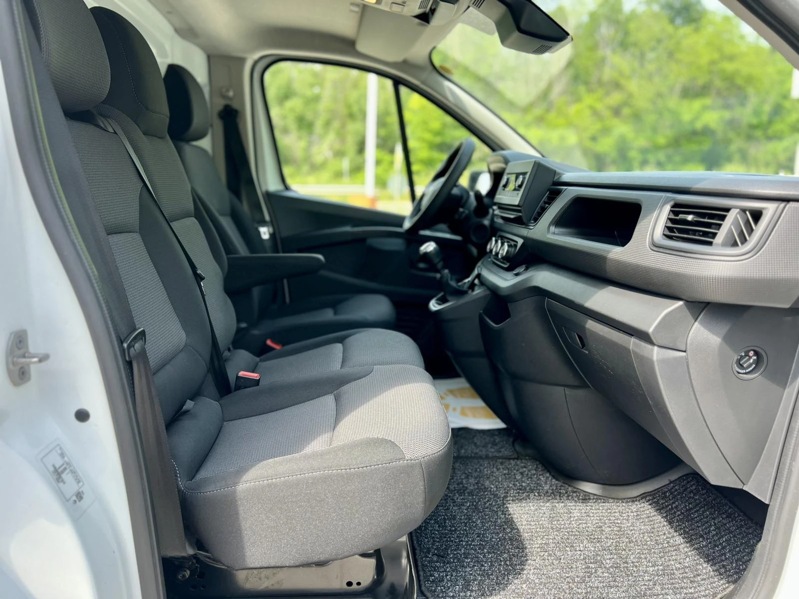 Renault Trafic L2H1 / 2.0 BluedCi / 130 �.�. / LED / ������� | Mobile.bg � ����������� 9