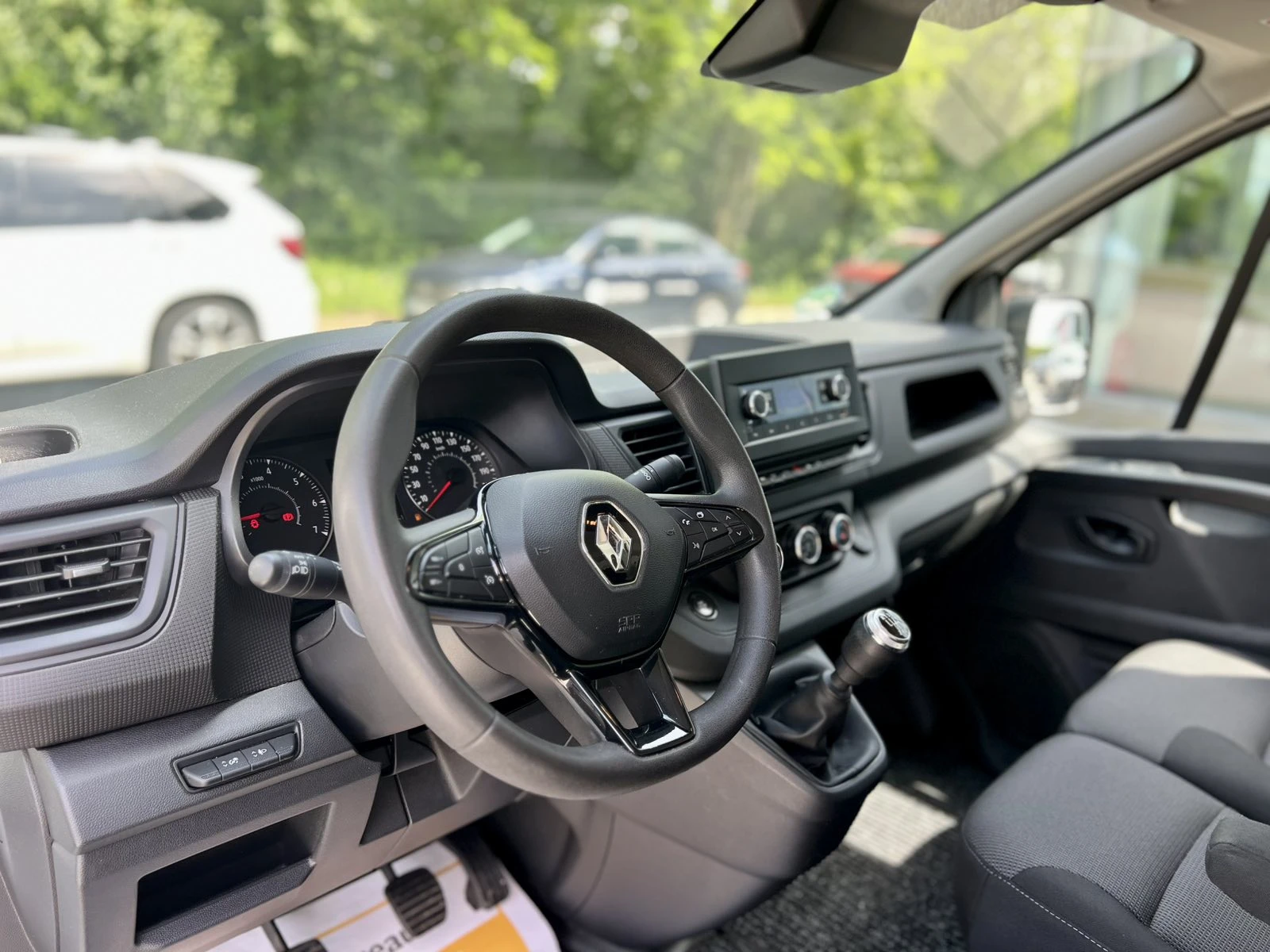 Renault Trafic L2H1 / 2.0 BluedCi / 130 �.�. / LED / ������� | Mobile.bg � ����������� 8