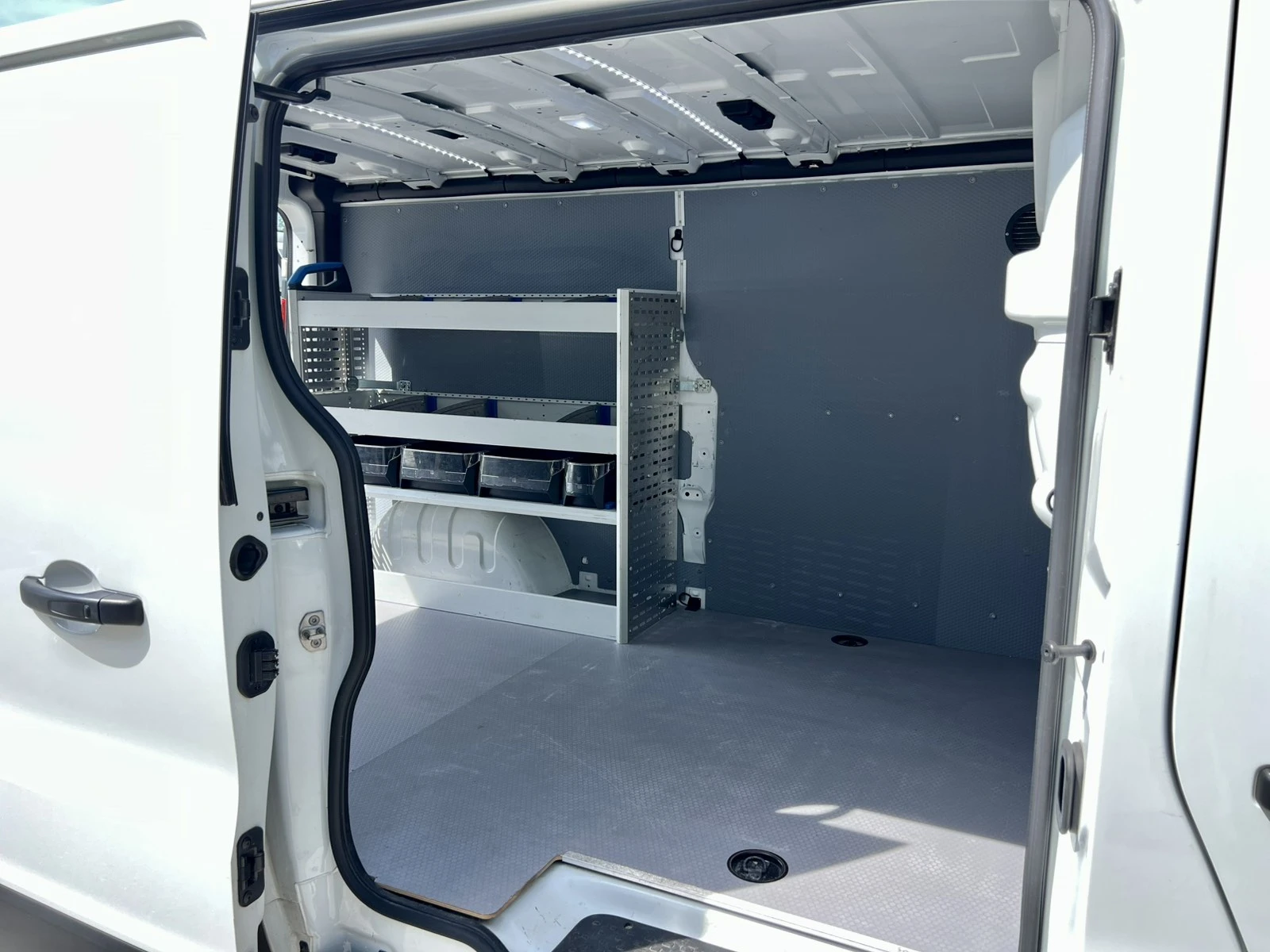 Renault Trafic L2H1 / 2.0 BluedCi / 130 �.�. / LED / ������� | Mobile.bg � ����������� 16