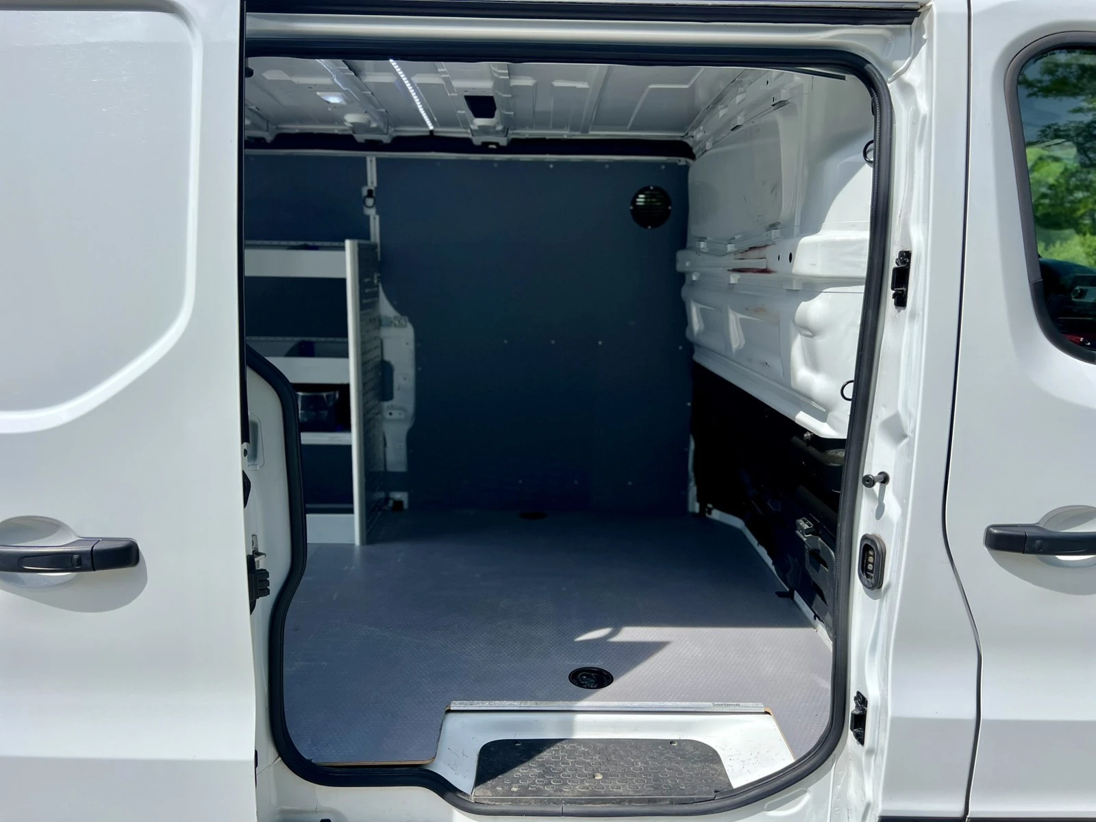 Renault Trafic L2H1 / 2.0 BluedCi / 130 �.�. / LED / ������� | Mobile.bg � ����������� 17