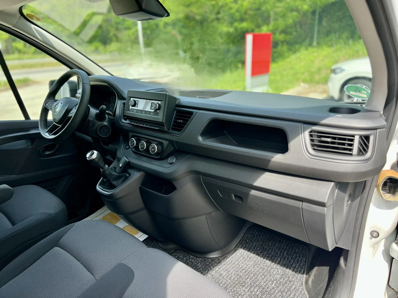 Renault Trafic L2H1 / 2.0 BluedCi / 130 �.�. / LED / ������� | Mobile.bg � ����������� 10