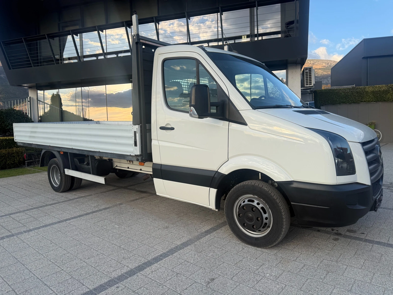 VW Crafter 2.5TDI до 3.5т. 4.30м. Климатроник Euro 5 , снимка 2 - Бусове и автобуси - 56321849