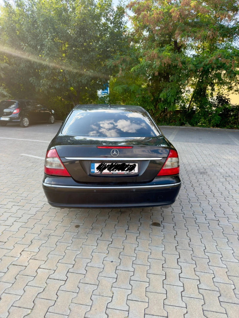 Mercedes-Benz E 220 Avangard, снимка 5 - Автомобили и джипове - 49377311