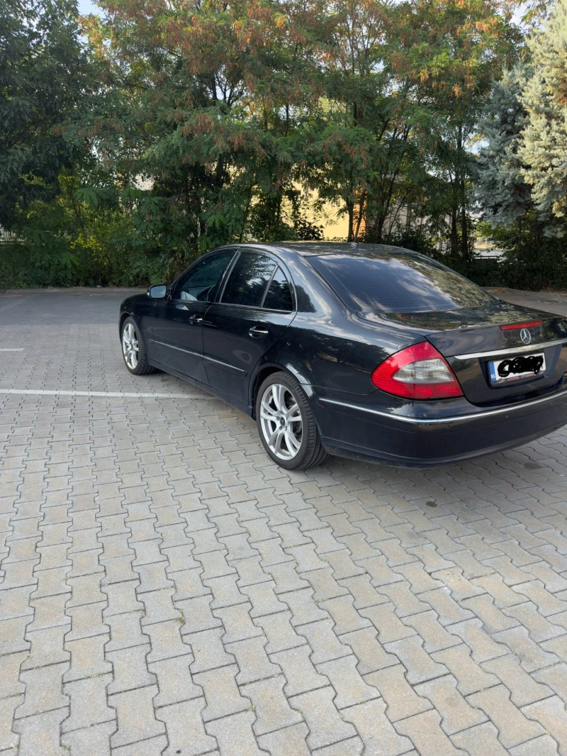 Mercedes-Benz E 220 Avangard, снимка 7 - Автомобили и джипове - 48209231