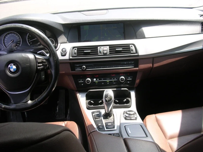 BMW 535 * 4dr Sdn 535i xDrive AWD CLEAN CARFAX * CARFAX * , снимка 9 - Автомобили и джипове - 52870610