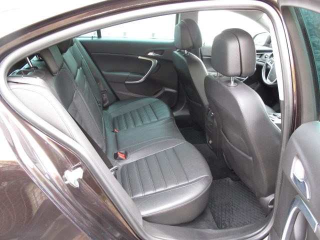 Opel Insignia LED/KOJA/PODGREV, снимка 9 - Автомобили и джипове - 53656798