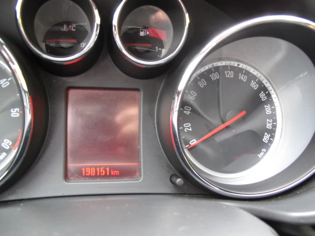 Opel Insignia LED/KOJA/PODGREV, снимка 14 - Автомобили и джипове - 53656798