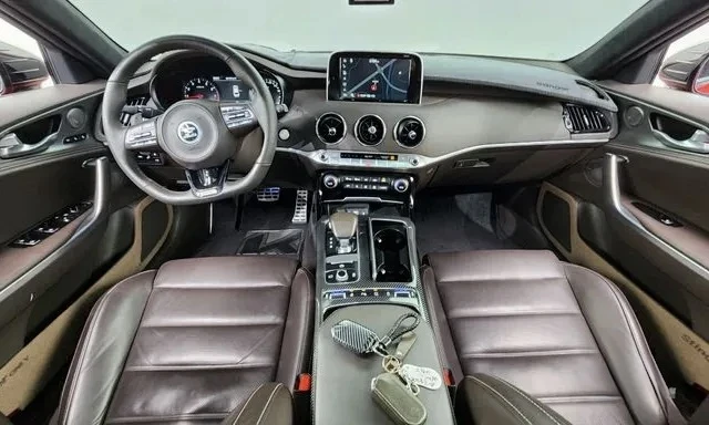 Kia Stinger 3.3 t 2WD cam360* Обдухване, disiTron, HeadUp, снимка 4 - Автомобили и джипове - 54897776