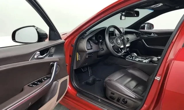 Kia Stinger 3.3 t 2WD cam360* Обдухване, disiTron, HeadUp, снимка 12 - Автомобили и джипове - 54897776