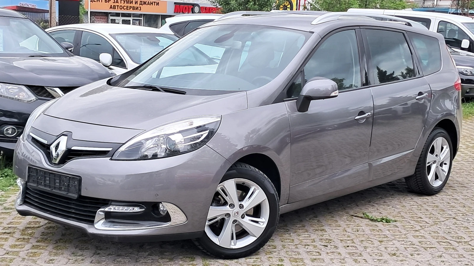 Renault Grand scenic FULL РЕАЛ КМ ИЗКЛЮЧИТЕЛЕН 7-МЕСТА СЕРВИ КНИЖ УНИКТ