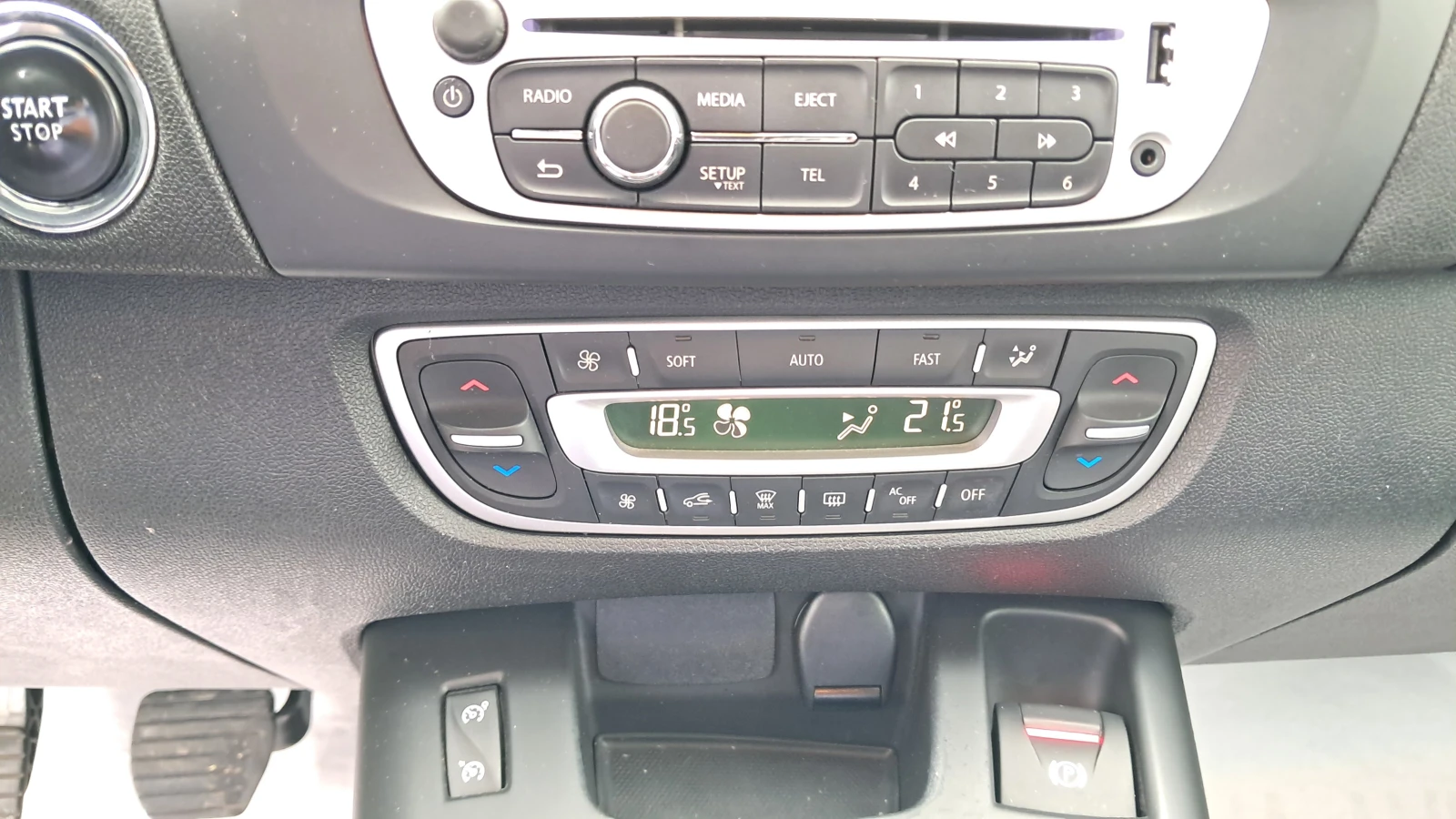 Renault Grand scenic FULL РЕАЛ КМ ИЗКЛЮЧИТЕЛЕН 7-МЕСТА СЕРВИ КНИЖ УНИКТ, снимка 10 - Автомобили и джипове - 7909209