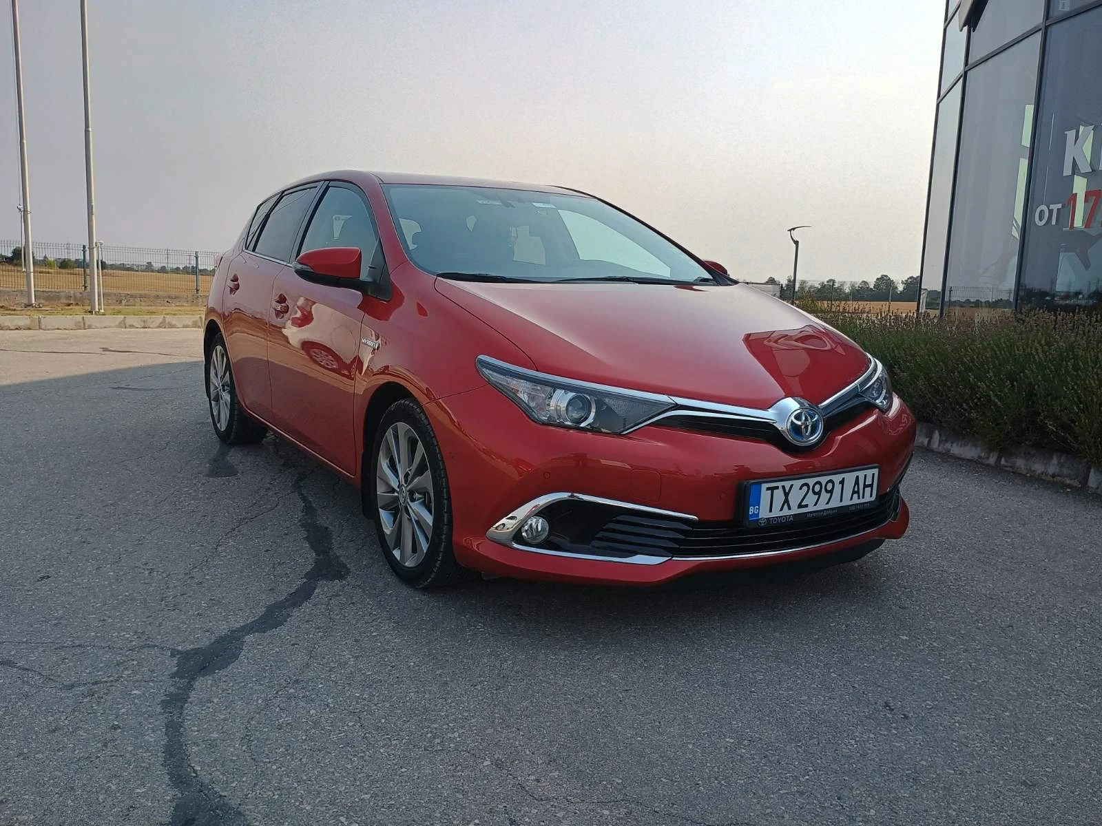 Toyota Auris Hybrid - изображение 2