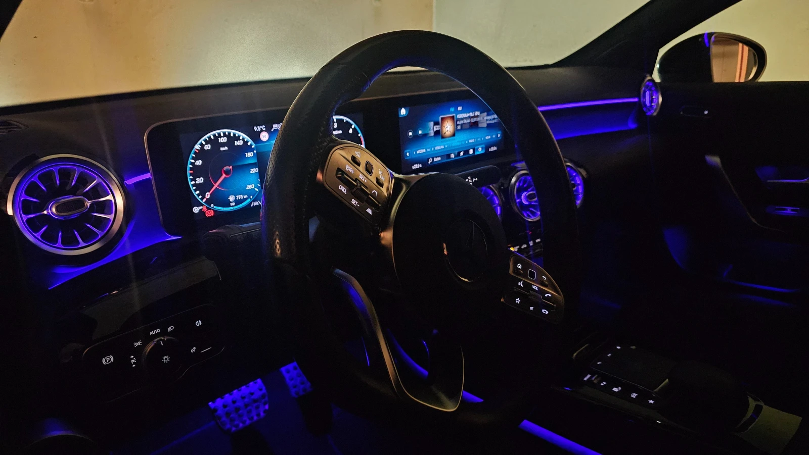 Mercedes-Benz A 200 AMG, снимка 14 - Автомобили и джипове - 53710775