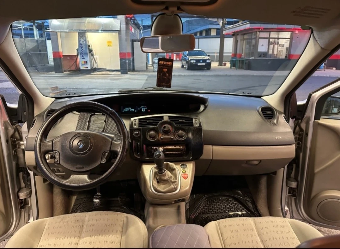 Renault Scenic 1.5 dci, снимка 5 - Автомобили и джипове - 54175062