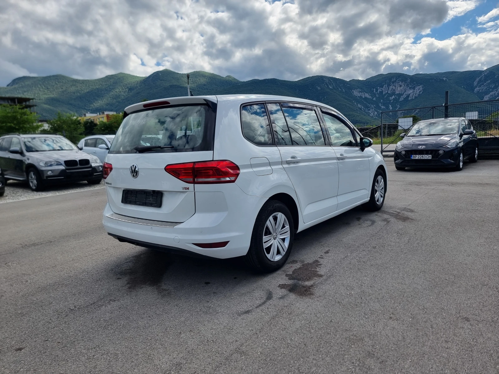 VW Touran 1.6TDI, снимка 7 - Автомобили и джипове - 54759899