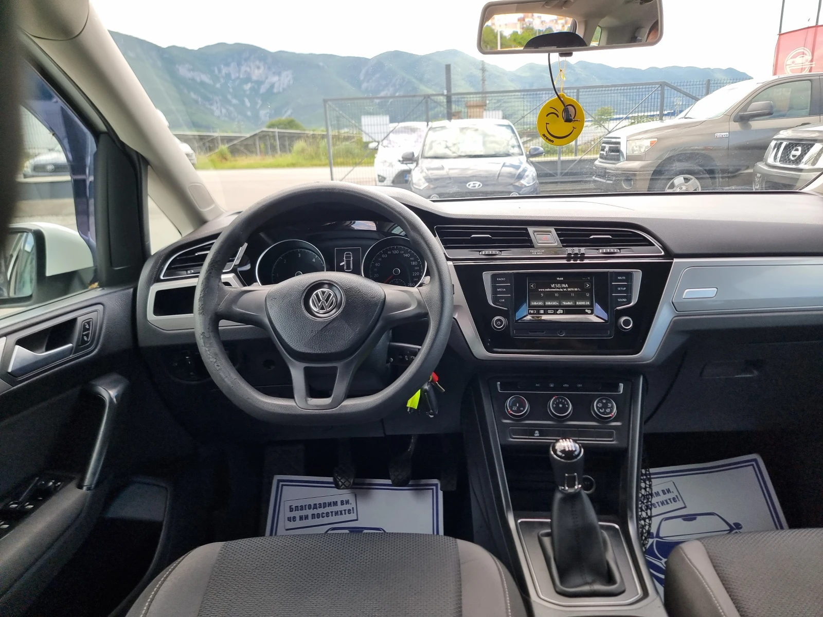 VW Touran 1.6TDI, снимка 12 - Автомобили и джипове - 54759899