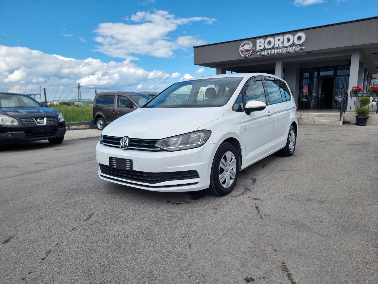 VW Touran 1.6TDI, снимка 3 - Автомобили и джипове - 54759899