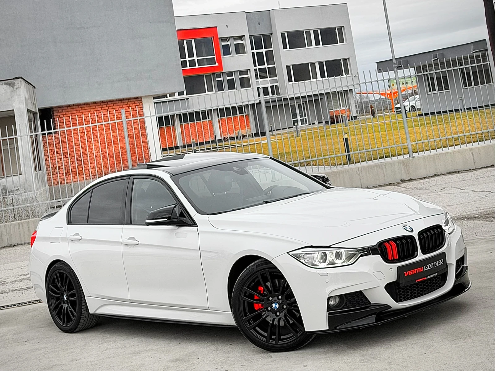 BMW 330 D/ M PERFORMANCE/ 8ZF SAT/ HeadUP/ SPORT+ / F1