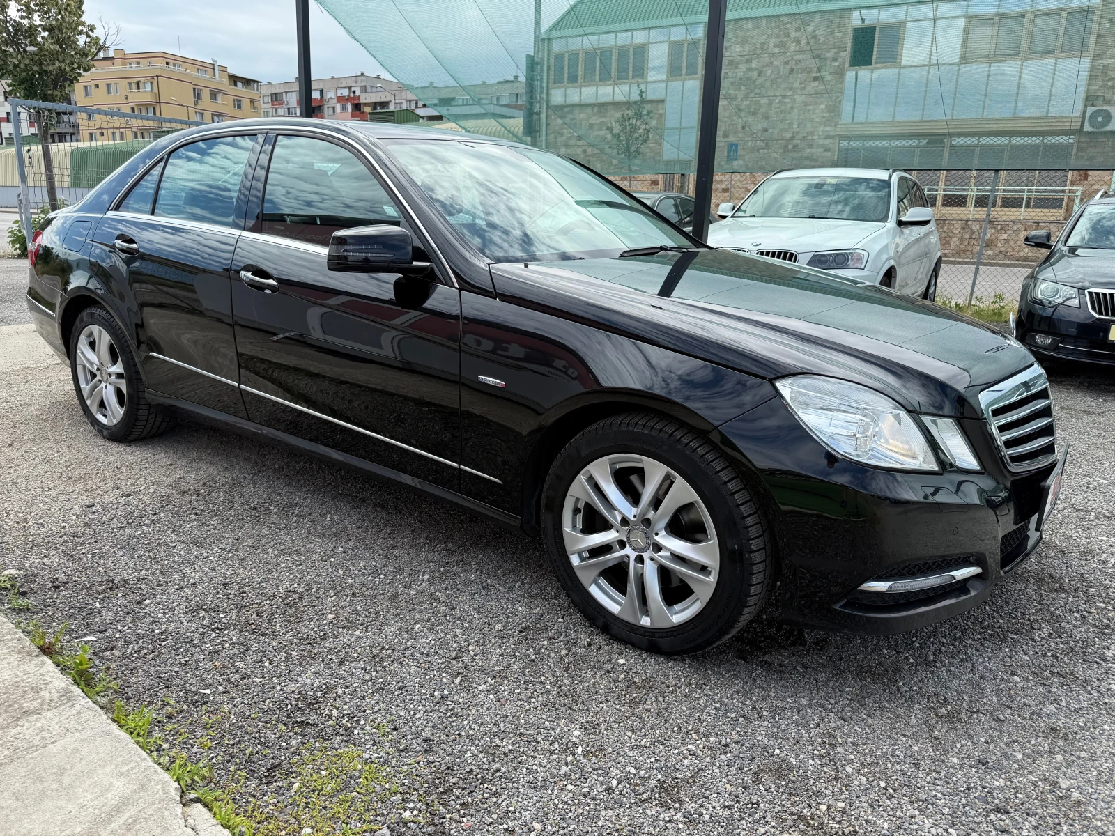 Mercedes-Benz E 250 4MATIC AVANTGARDE* NAVI* КОЖА* ПОДГРЕВ* ШВЕЙЦАРИЯ, снимка 4 - Автомобили и джипове - 55141395