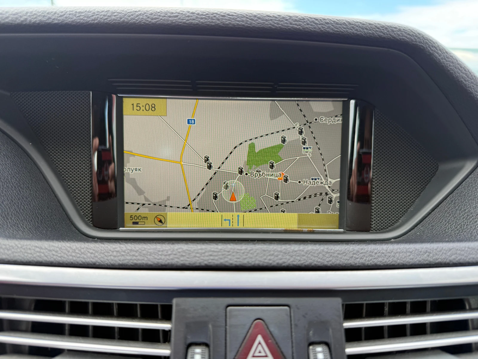 Mercedes-Benz E 250 4MATIC AVANTGARDE* NAVI* КОЖА* ПОДГРЕВ* ШВЕЙЦАРИЯ, снимка 14 - Автомобили и джипове - 55141395