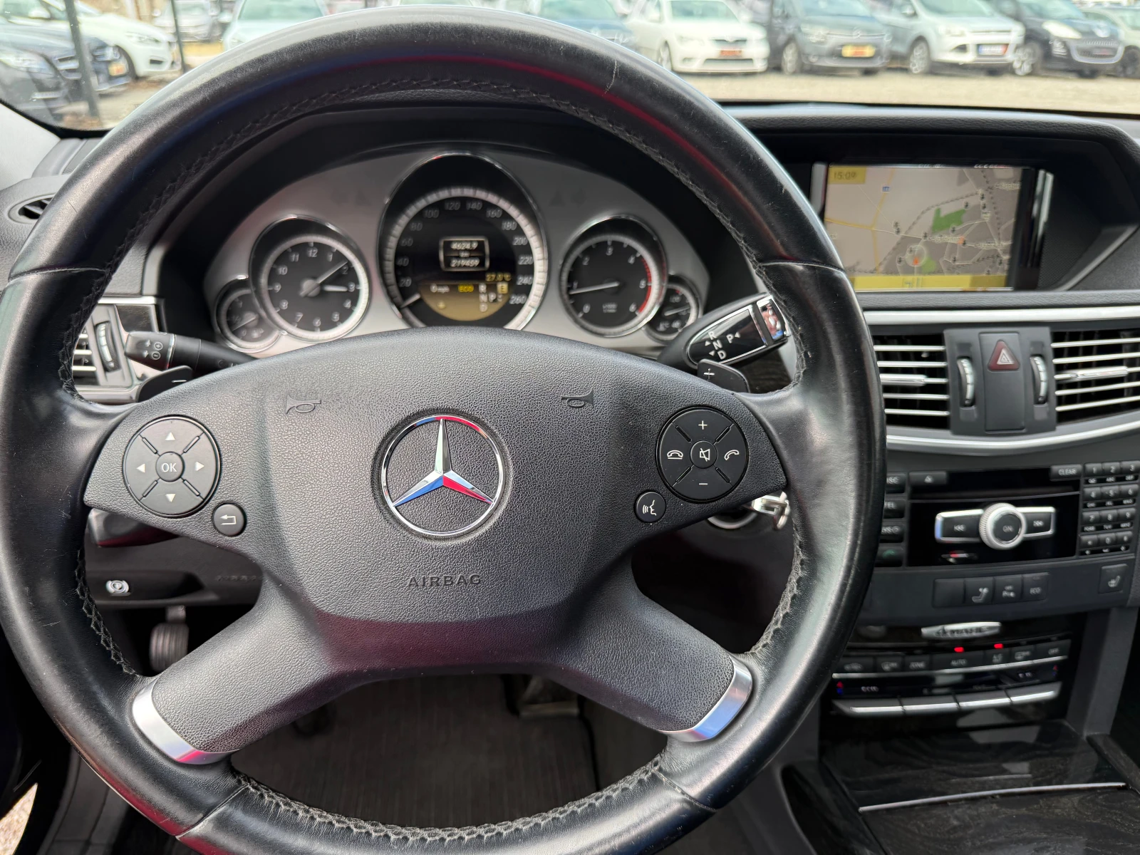Mercedes-Benz E 250 4MATIC AVANTGARDE* NAVI* КОЖА* ПОДГРЕВ* ШВЕЙЦАРИЯ, снимка 16 - Автомобили и джипове - 55141395