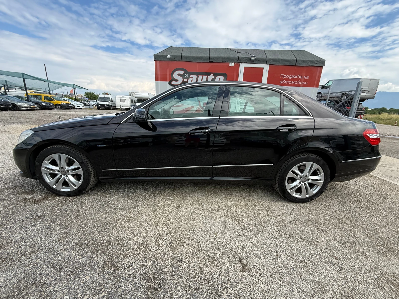 Mercedes-Benz E 250 4MATIC AVANTGARDE* NAVI* КОЖА* ПОДГРЕВ* ШВЕЙЦАРИЯ, снимка 7 - Автомобили и джипове - 55141395