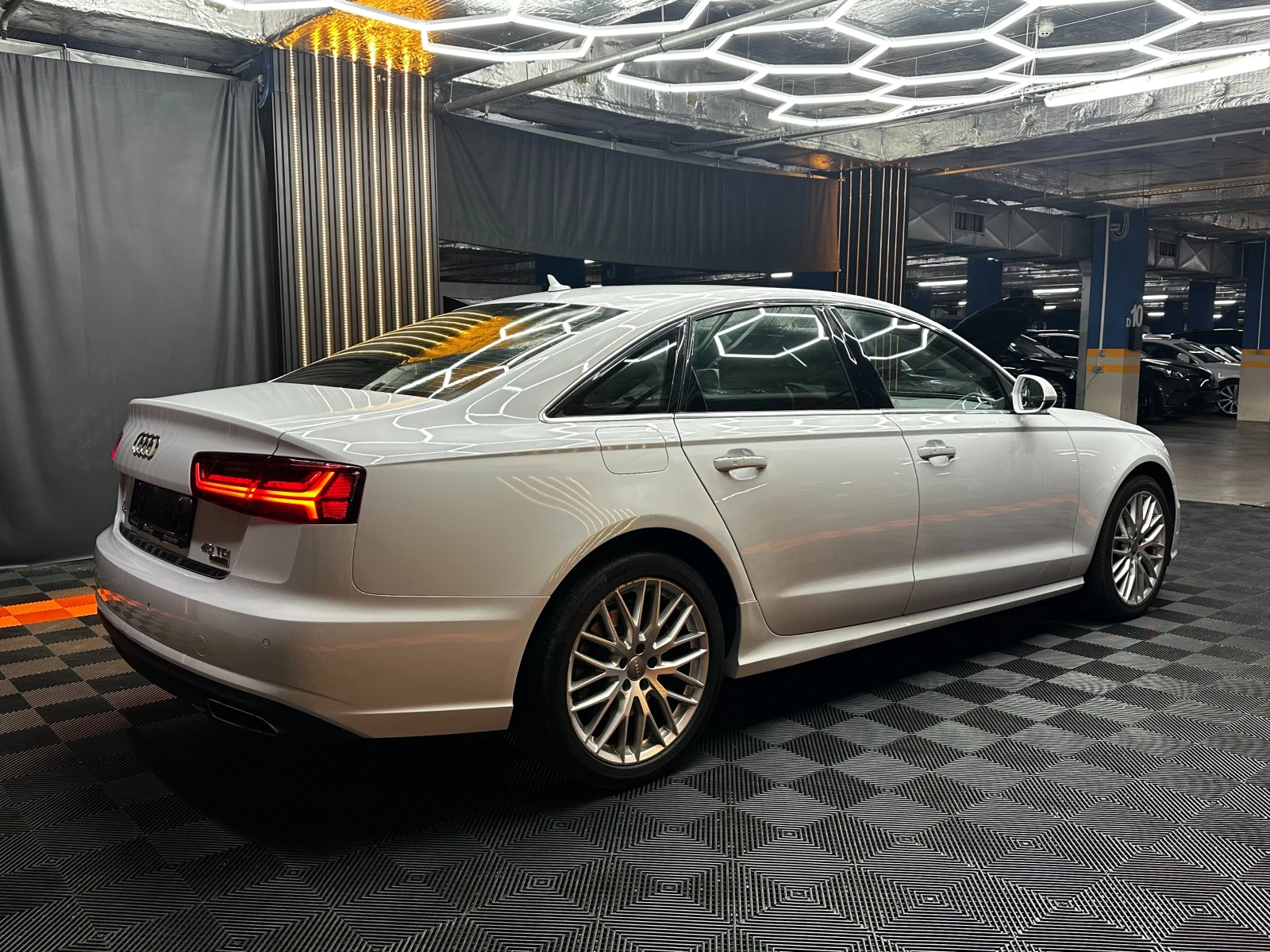 Audi A6 3.0TDI Quattro/ГАРАНЦИЯ 6 мес/Вентилация/4-клима/, снимка 3 - Автомобили и джипове - 56130559