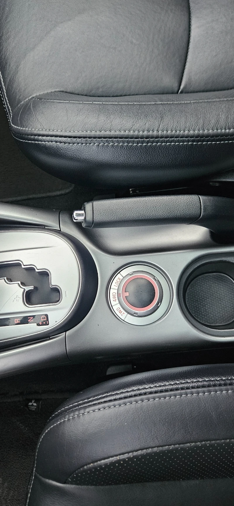 Mitsubishi Outlander 2.4i SWISS 6+ 1, снимка 12 - Автомобили и джипове - 53183978