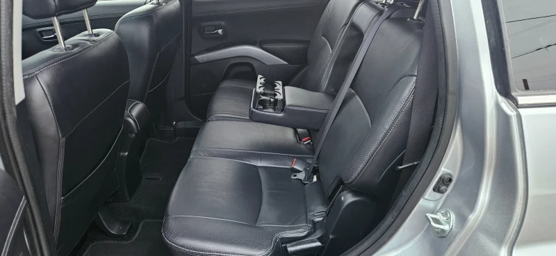 Mitsubishi Outlander 2.4i SWISS 6+ 1, снимка 8 - Автомобили и джипове - 53183978