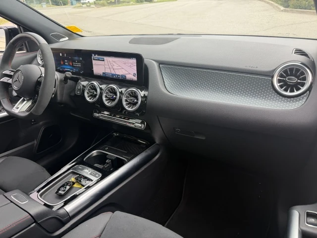 Mercedes-Benz GLA GLA 35 4MATIC | 2025 | PANORAMA | BURMESTER | 21&#, снимка 12 - Автомобили и джипове - 55828419