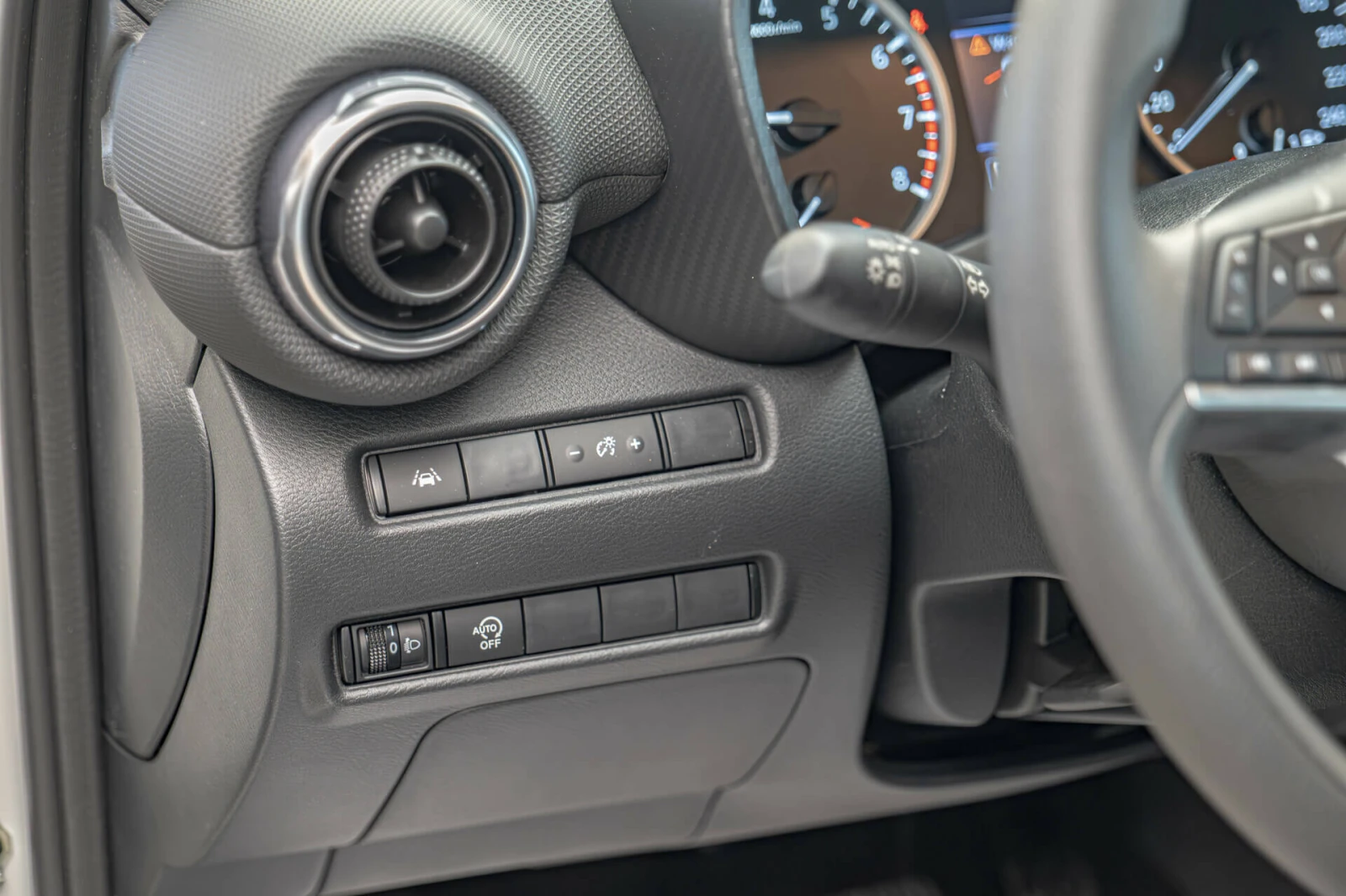 Nissan Juke 1.0DIG-T 7DCT/Lane Assist/FullLed/Navi/Камера/Подг - изображение 8