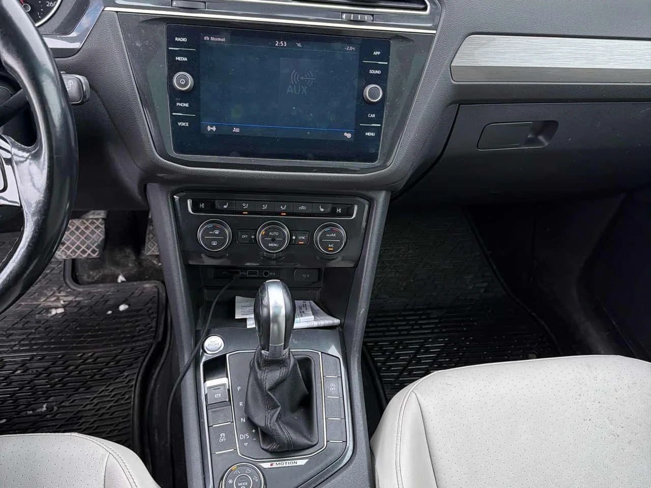 VW Tiguan * KEYLESS ENTRY* * ШИБЕДАХ* * ПОДГРЕВИ* , снимка 13 - Автомобили и джипове - 53849311