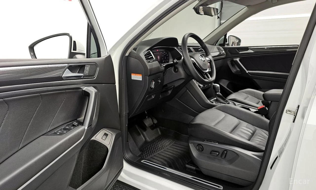 VW Tiguan Allspace * 2.0TDI* PRESTIGE* КОЖА* ПОДГРЕВ* ПАНОРАМА* HEAD-, снимка 9 - Автомобили и джипове - 54497460