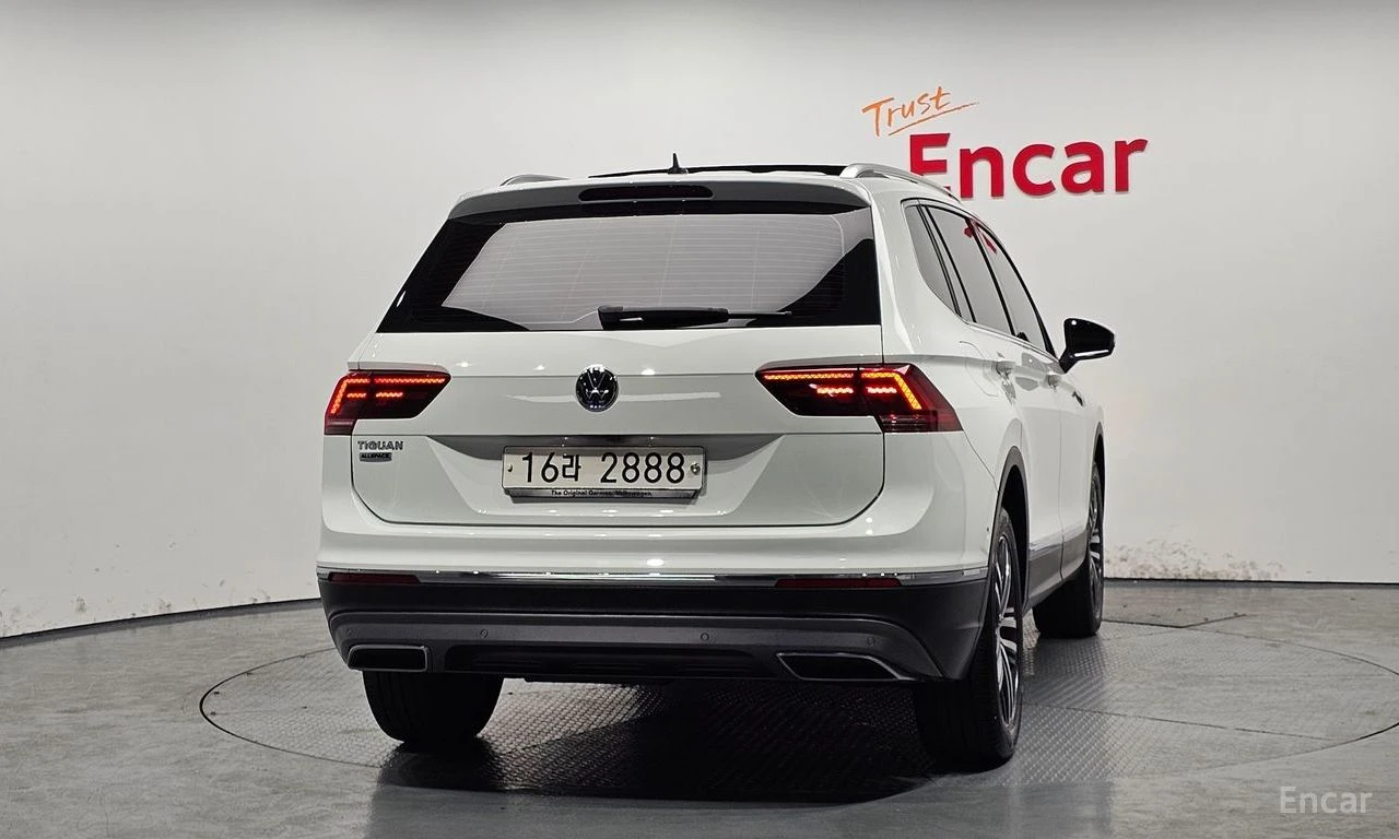 VW Tiguan Allspace * 2.0TDI* PRESTIGE* КОЖА* ПОДГРЕВ* ПАНОРАМА* HEAD-, снимка 4 - Автомобили и джипове - 54497460
