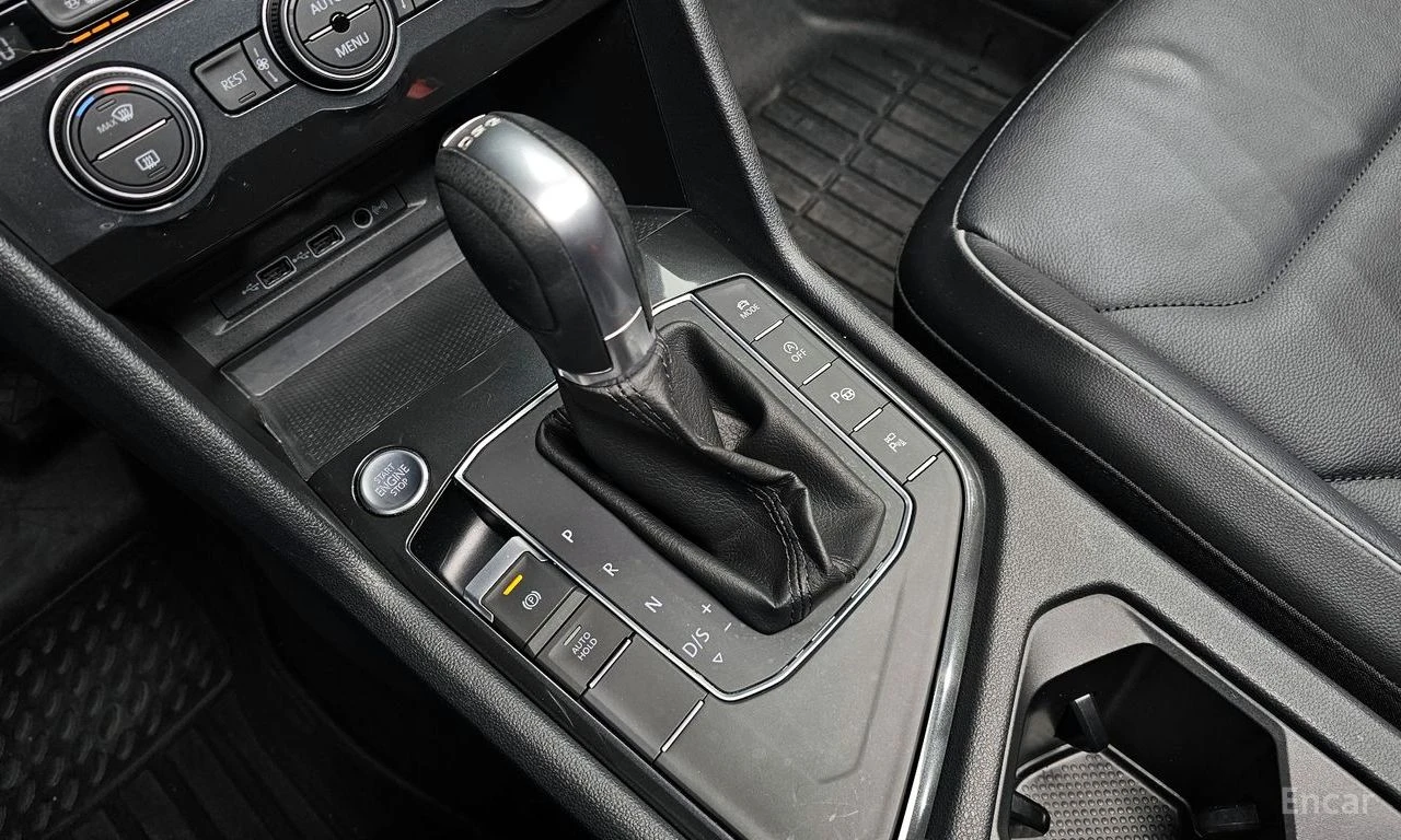 VW Tiguan Allspace * 2.0TDI* PRESTIGE* КОЖА* ПОДГРЕВ* ПАНОРАМА* HEAD-, снимка 8 - Автомобили и джипове - 54497460