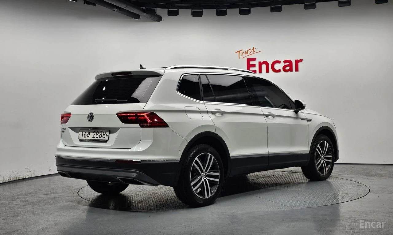 VW Tiguan Allspace * 2.0TDI* PRESTIGE* КОЖА* ПОДГРЕВ* ПАНОРАМА* HEAD-, снимка 2 - Автомобили и джипове - 54497460