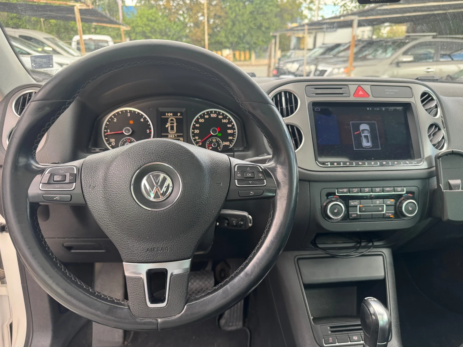 VW Tiguan 2.0TDI DSG , снимка 14 - Автомобили и джипове - 56073405