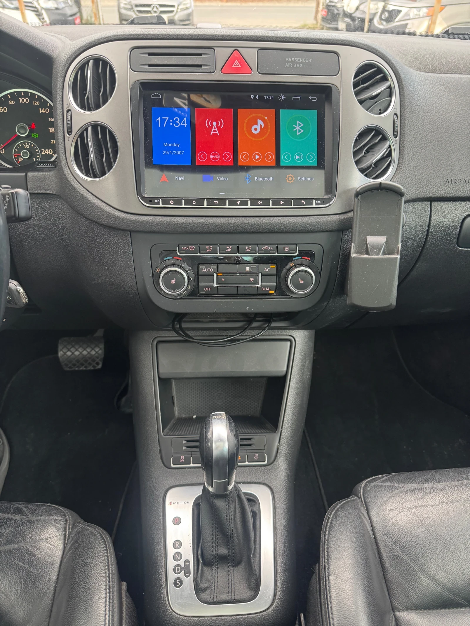 VW Tiguan 2.0TDI DSG , снимка 11 - Автомобили и джипове - 56073405