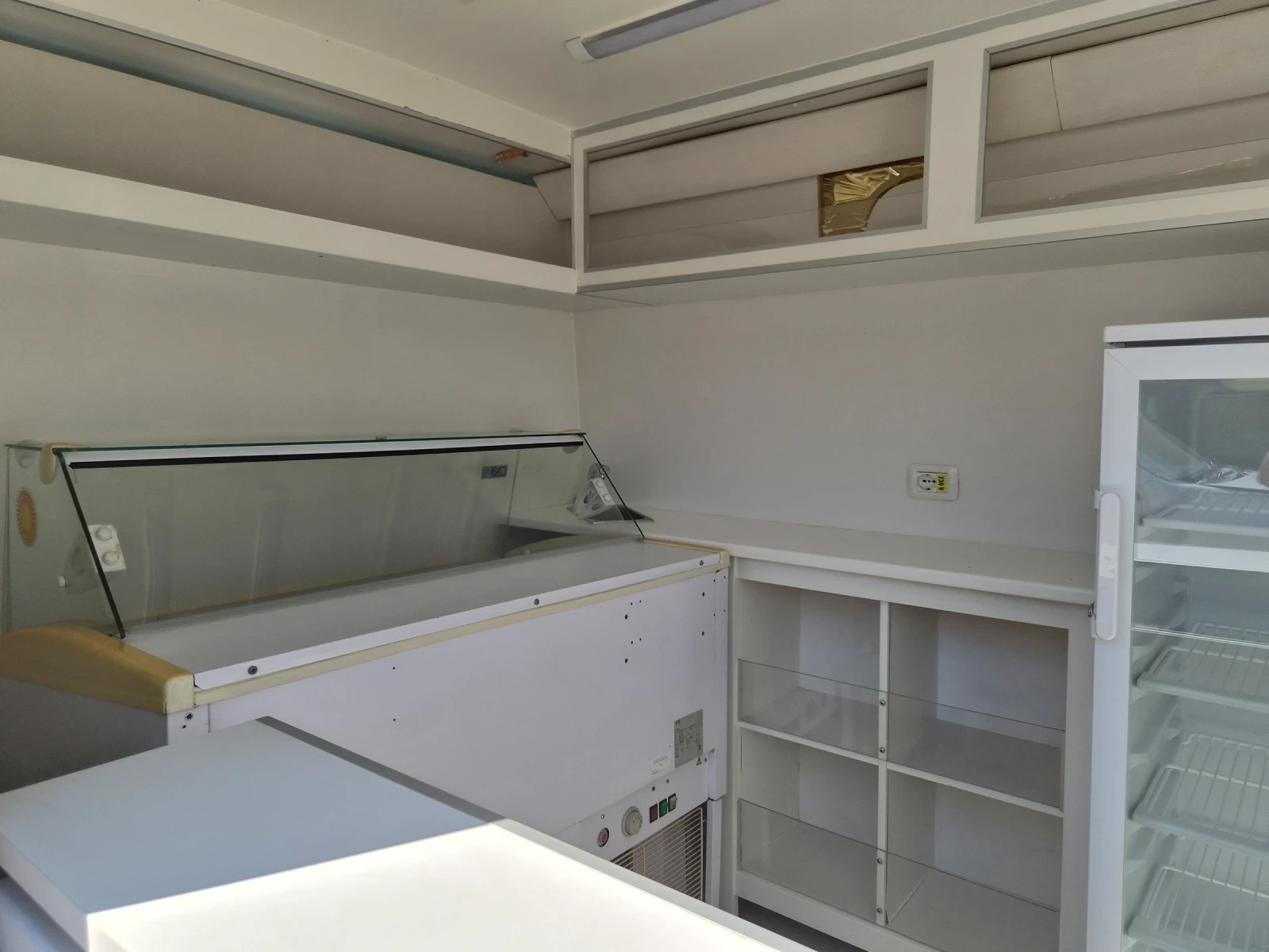 Fiat Ducato 2.3jtd/за продажба на сладолед, снимка 11 - Бусове и автобуси - 55477586