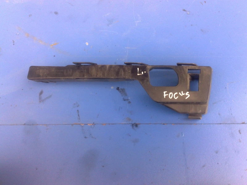 водач предна броня (ляв) за Форд Фокус 1.6i 07г. 