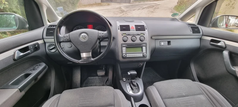 VW Touran, снимка 13 - Автомобили и джипове - 48131484