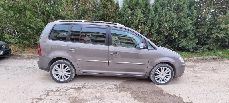 VW Touran, снимка 5 - Автомобили и джипове - 48131484