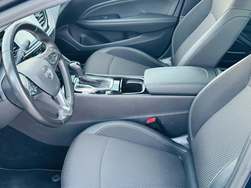 Opel Insignia 1.6 CDTI, снимка 11 - Автомобили и джипове - 52473365