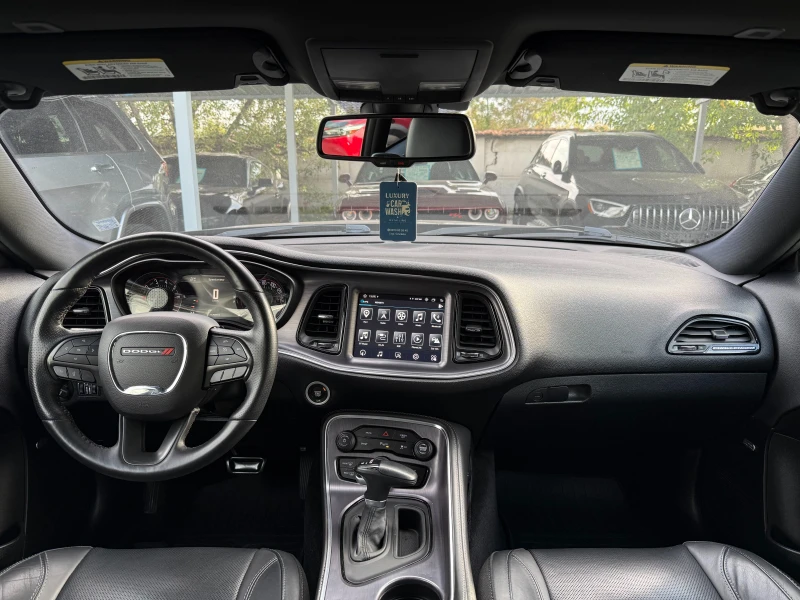 Dodge Challenger SXT, снимка 12 - Автомобили и джипове - 52012318