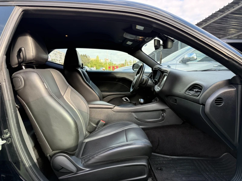 Dodge Challenger SXT, снимка 10 - Автомобили и джипове - 52012318