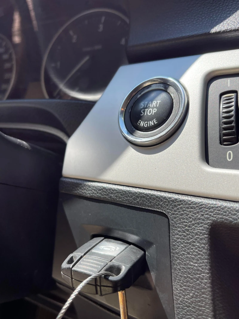 BMW 320 BI-XENON/xDrive/KEYLESS, снимка 11 - Автомобили и джипове - 52324608