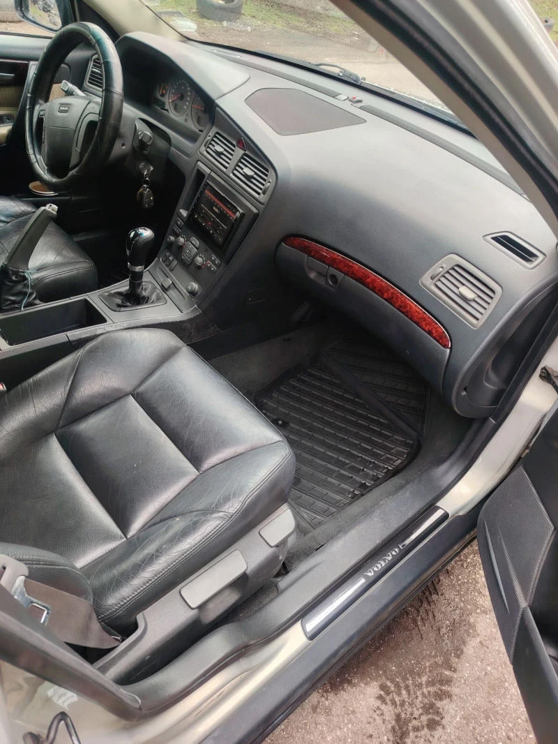 Volvo V70, снимка 14 - Автомобили и джипове - 53438401